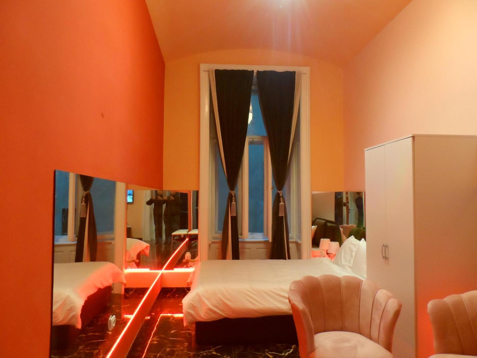 Room2-airb Next To Main Street Crowded Appartamento *
