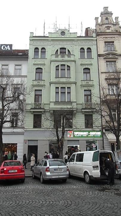 Room2-airb Next To Main Street Crowded * Praga