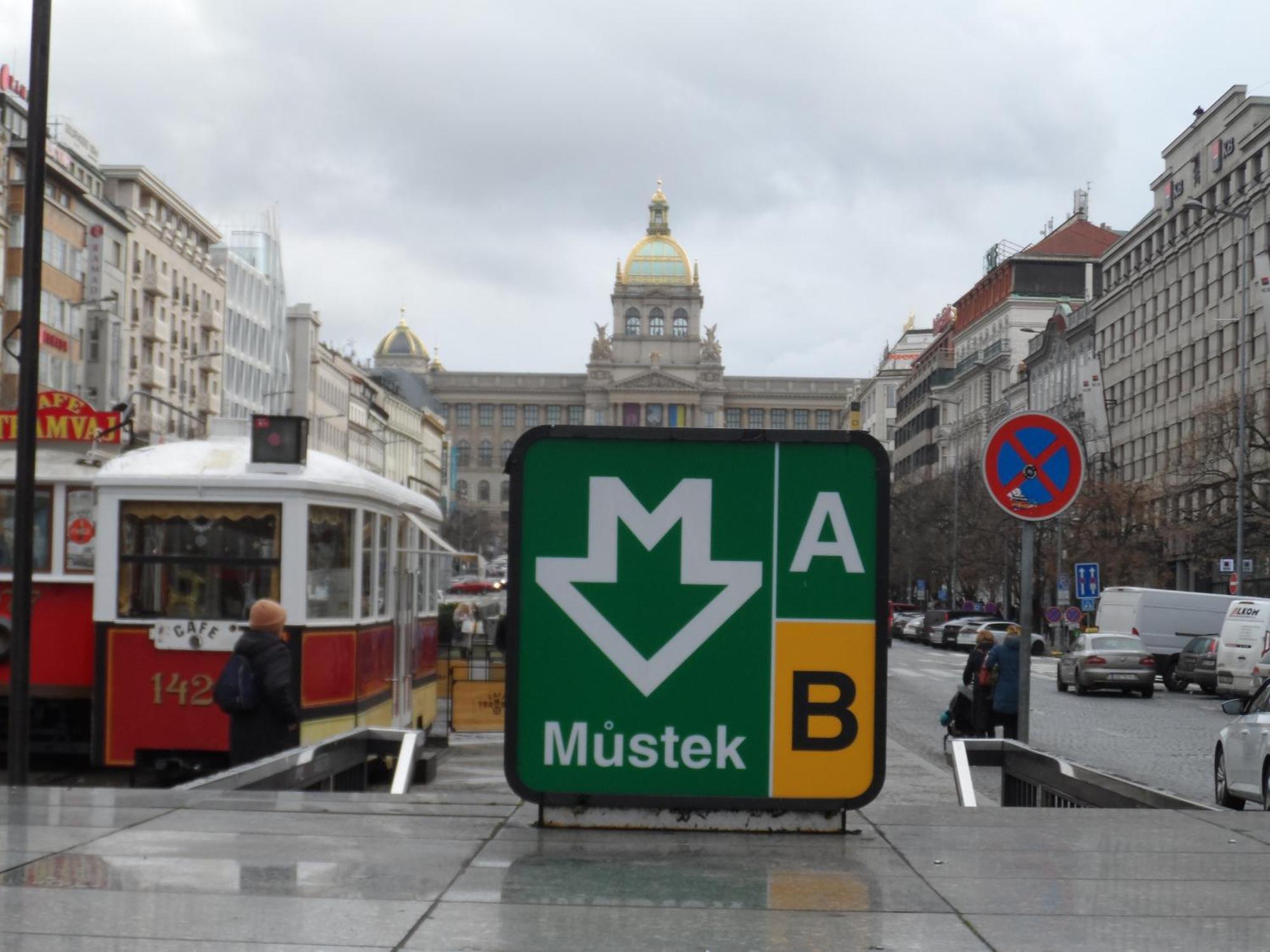 Room2-airb Next To Main Street Crowded * Praga