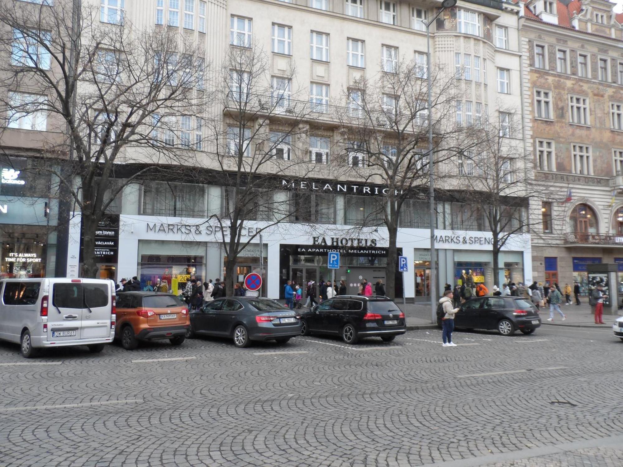 Room2-airb Next To Main Street Crowded Praga